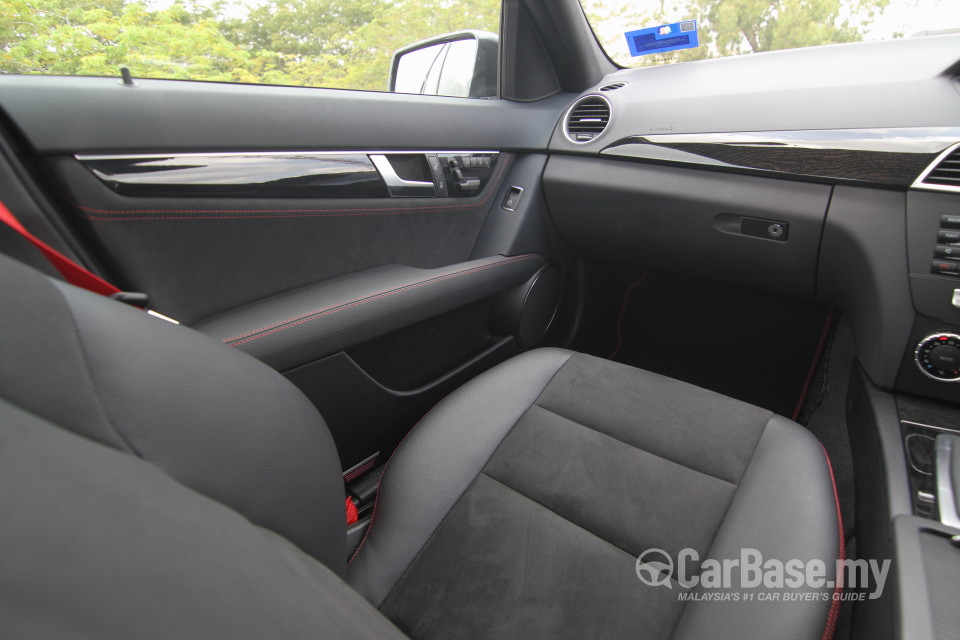 Mercedes-Benz C-Class W204 Facelift (2011) Interior