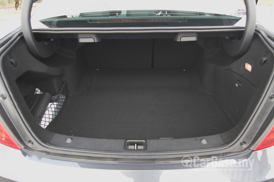 Mercedes-Benz C-Class W204 Facelift (2011) Interior