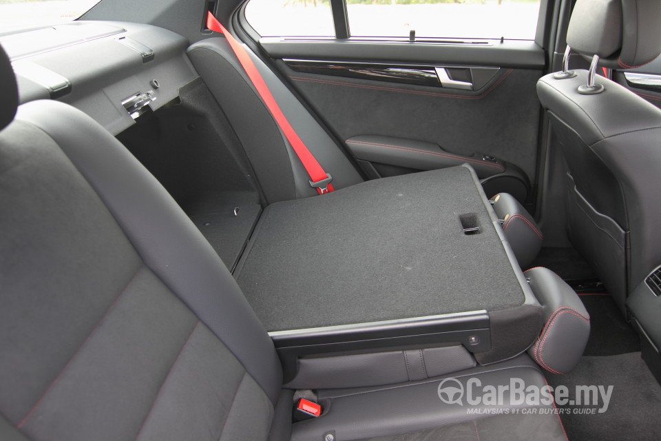 Mercedes-Benz C-Class W204 Facelift (2011) Interior
