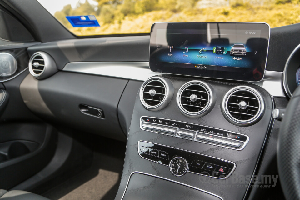 Perodua Aruz D38L (2019) Interior