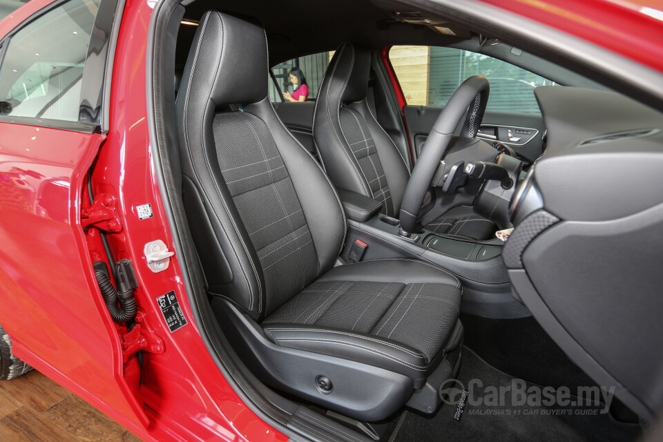 Perodua Aruz D38L (2019) Interior