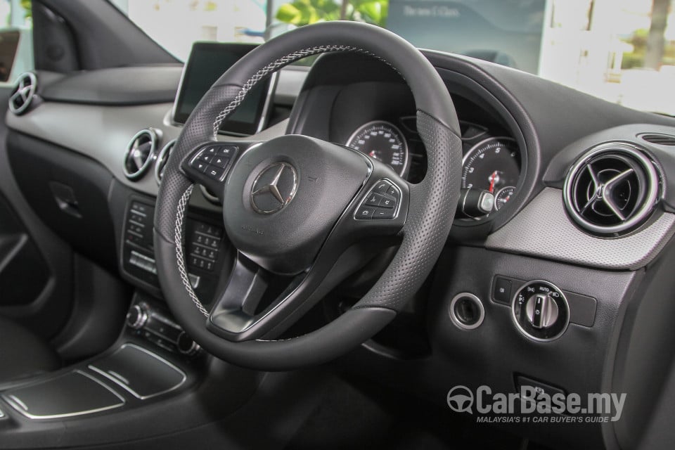 Mercedes-Benz B-Class W246 Facelift (2015) Interior