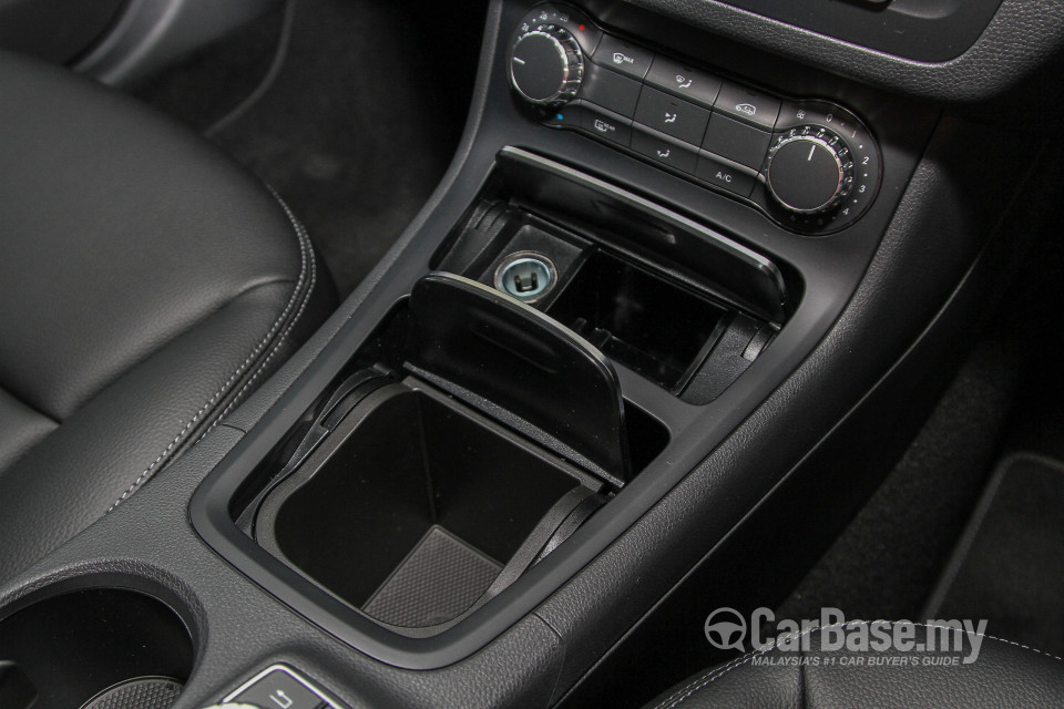 Mercedes-Benz B-Class W246 Facelift (2015) Interior