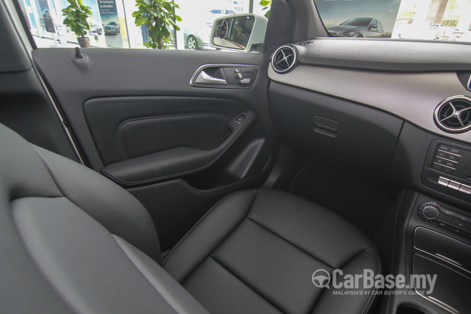 Mercedes-Benz B-Class W246 Facelift (2015) Interior