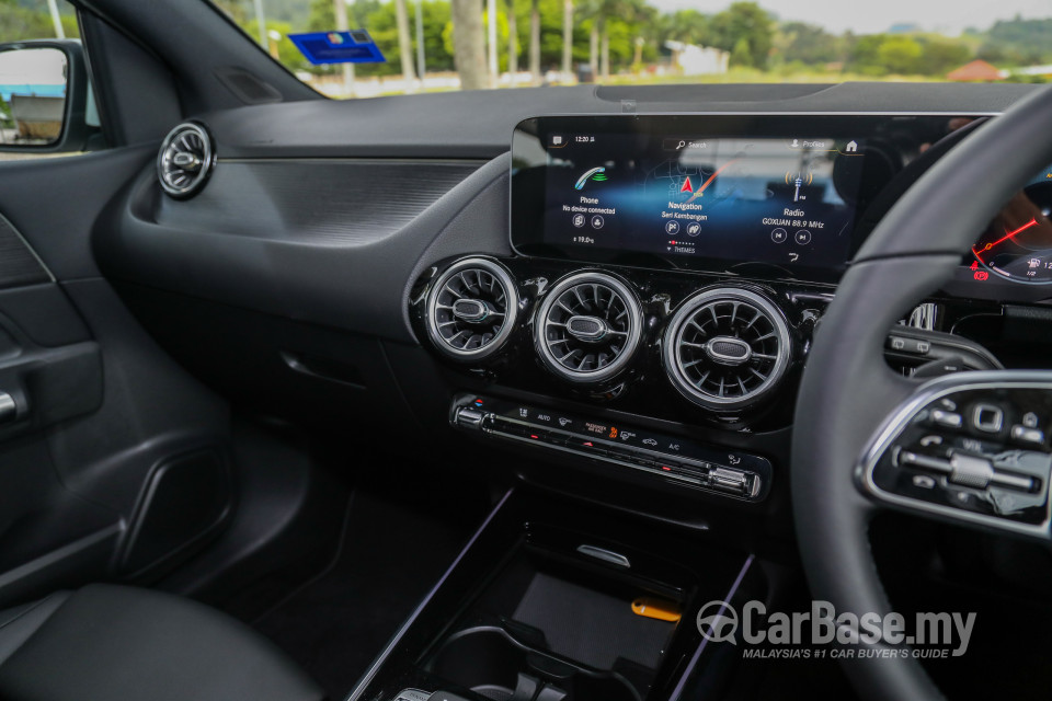 Mercedes-Benz B-Class W247 (2019) Interior