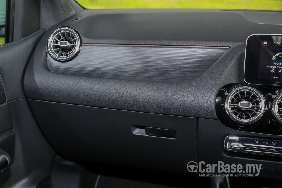 Mercedes-Benz B-Class W247 (2019) Interior