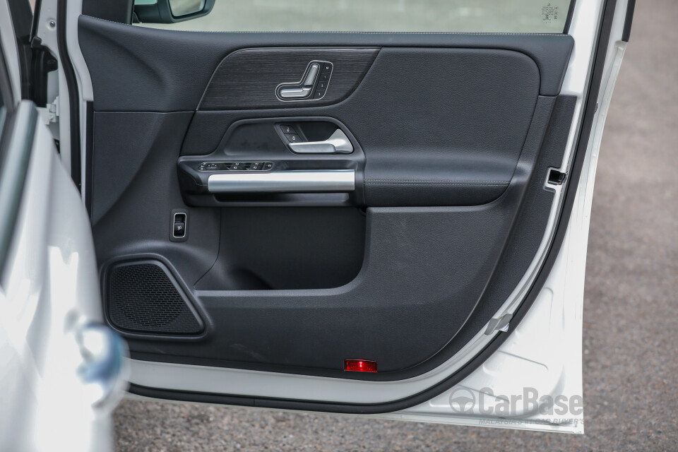 Perodua Aruz D38L (2019) Interior