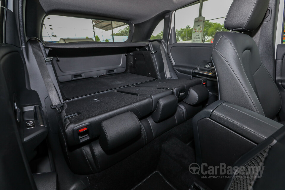 Perodua Aruz D38L (2019) Interior