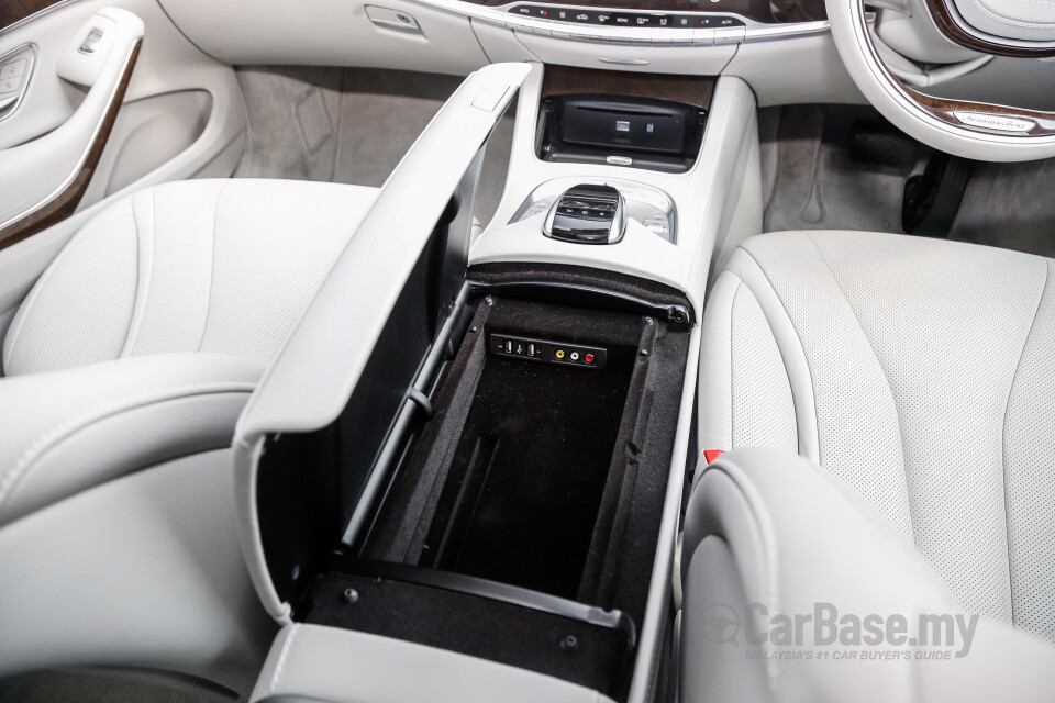 BMW i4 G26 (2022) Interior