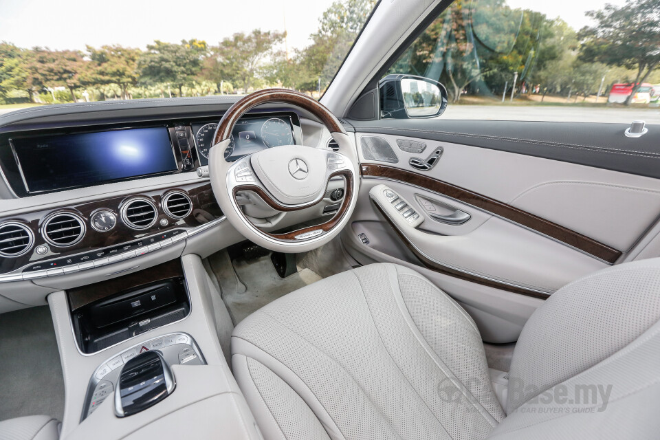 BMW i4 G26 (2022) Interior