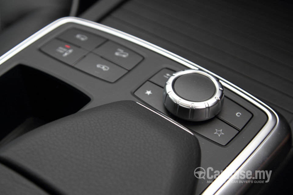 Mercedes-Benz GLE W166 (2012) Interior