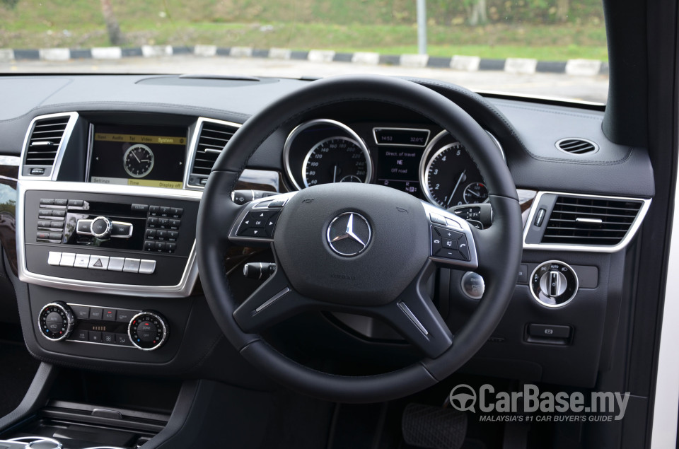 Mercedes-Benz GLE W166 (2012) Interior