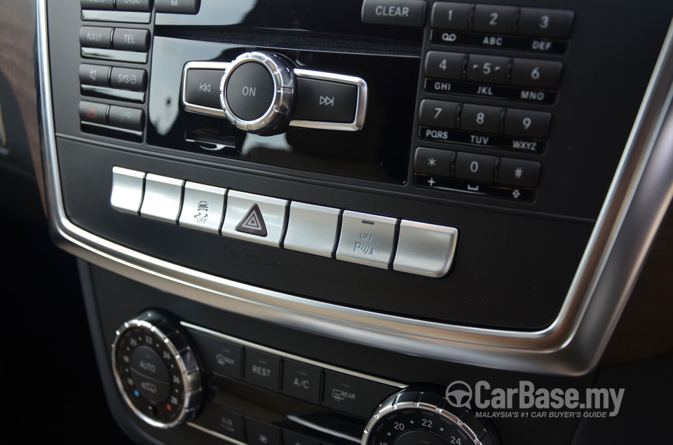 Mercedes-Benz GLE W166 (2012) Interior