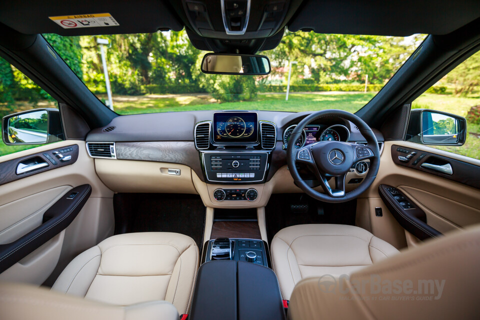 Subaru Outback BN (2015) Interior