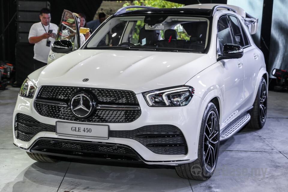 Perodua Aruz D38L (2019) Exterior