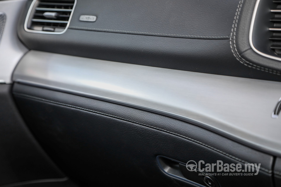 Mercedes-Benz GLE V167 (2019) Interior