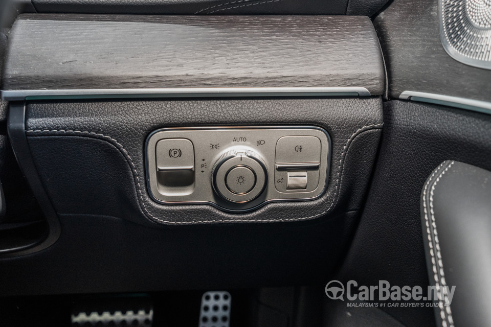 Mercedes-Benz GLE V167 (2019) Interior