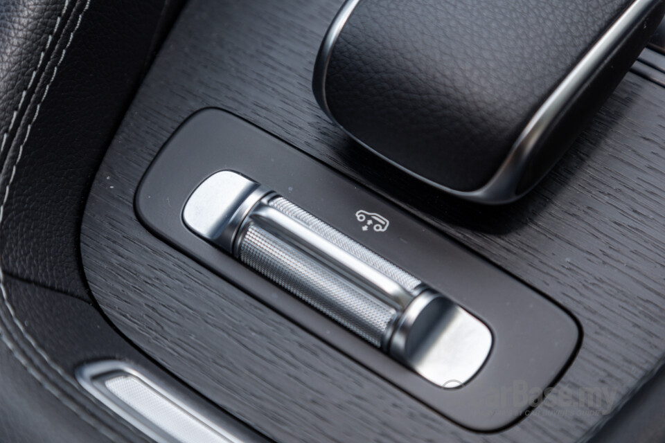 Mercedes-Benz GLE V167 (2019) Interior