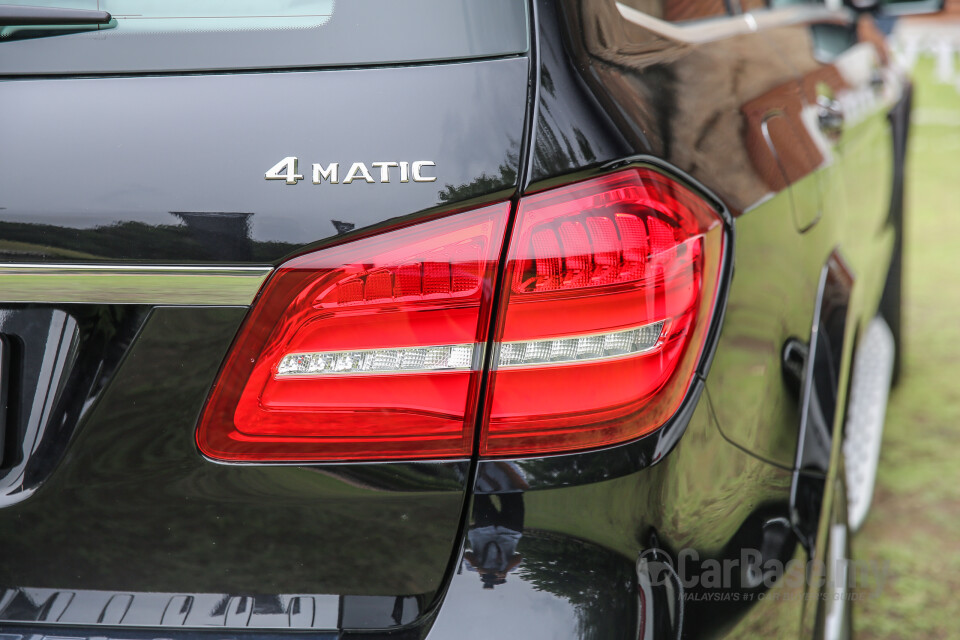 Subaru Outback BN (2015) Exterior