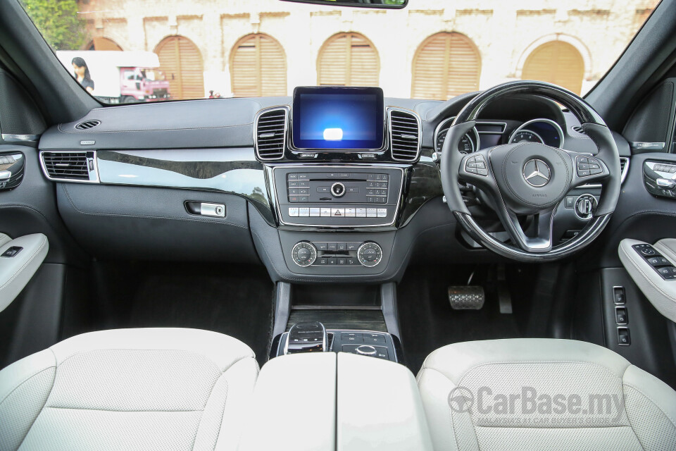 Volkswagen Touareg Mk2 (2010) Interior