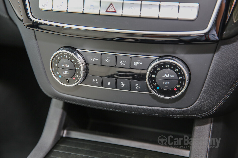 Perodua Aruz D38L (2019) Interior