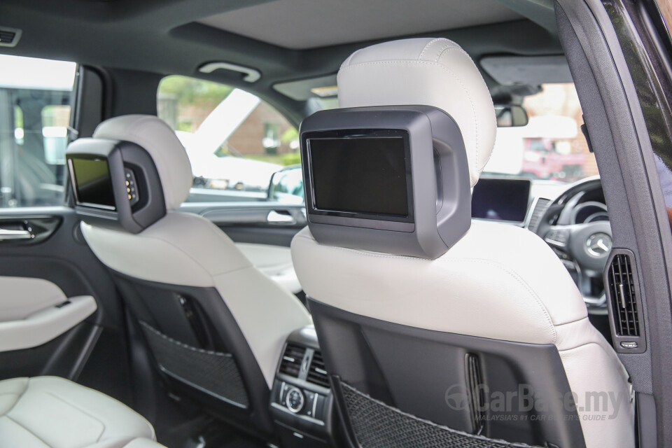 Toyota Fortuner AN160 (2016) Interior