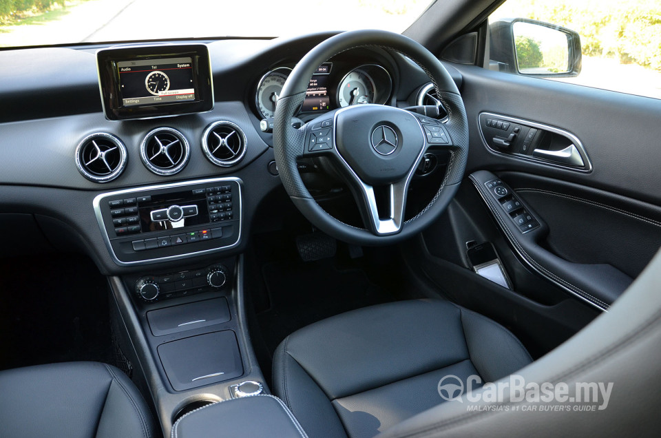 Mercedes-Benz CLA C117 (2014) Interior