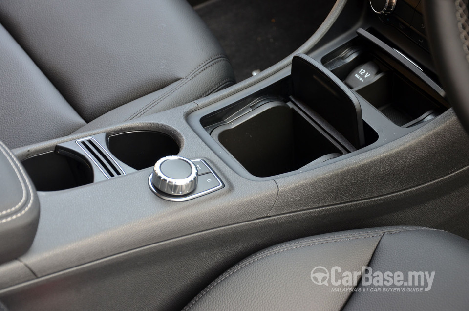 Mercedes-Benz CLA C117 (2014) Interior
