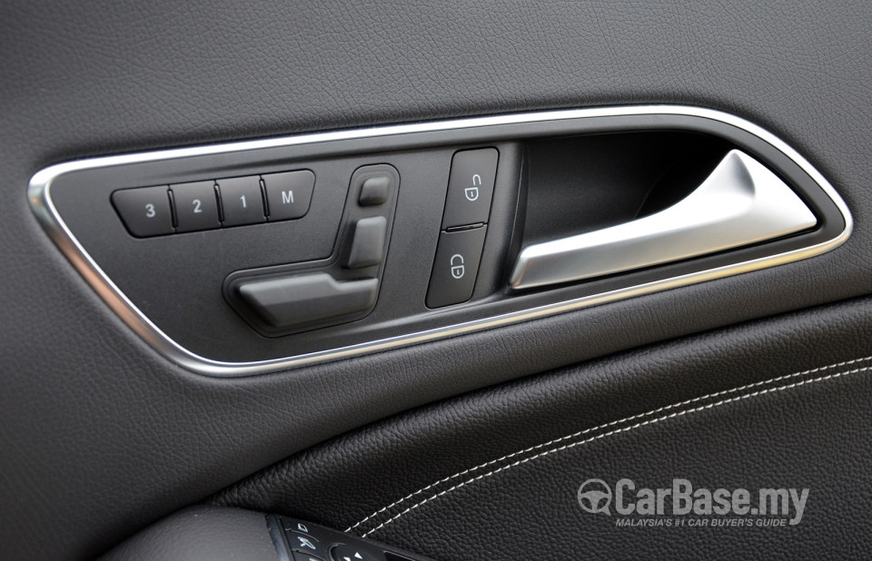 Mercedes-Benz CLA C117 (2014) Interior