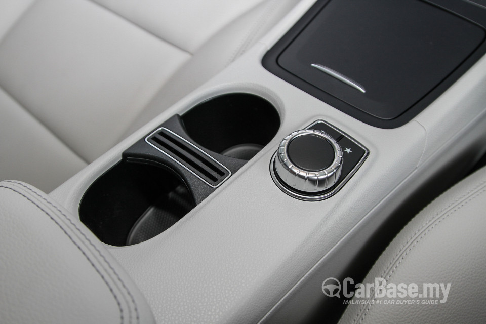 Mercedes-Benz CLA C117 (2014) Interior