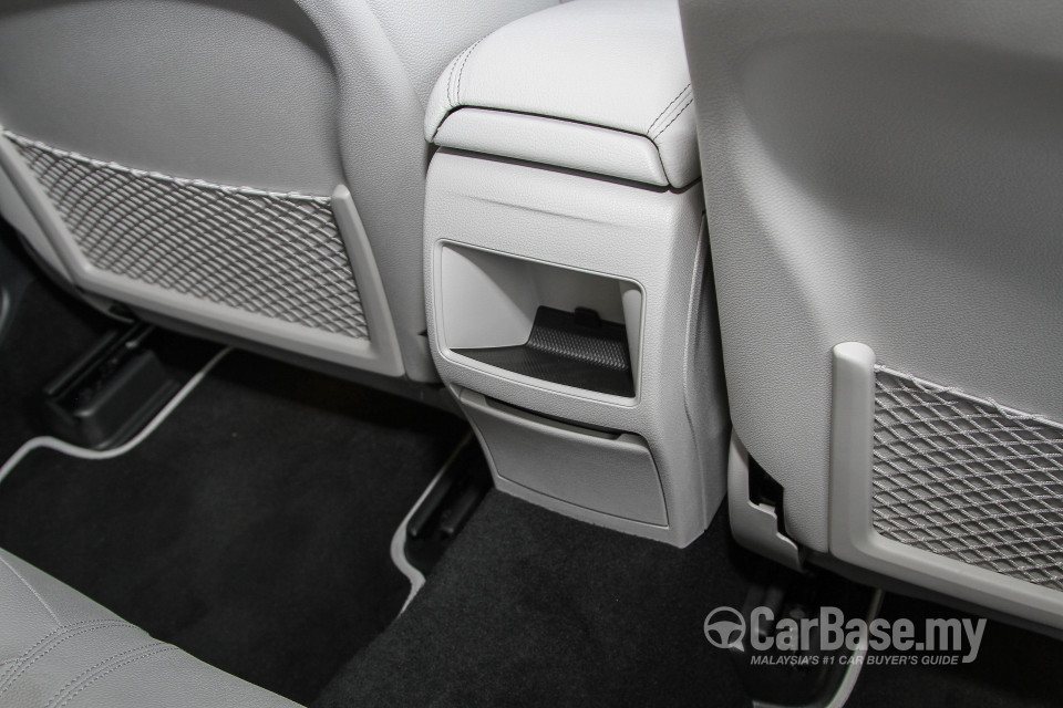 Mercedes-Benz CLA C117 (2014) Interior