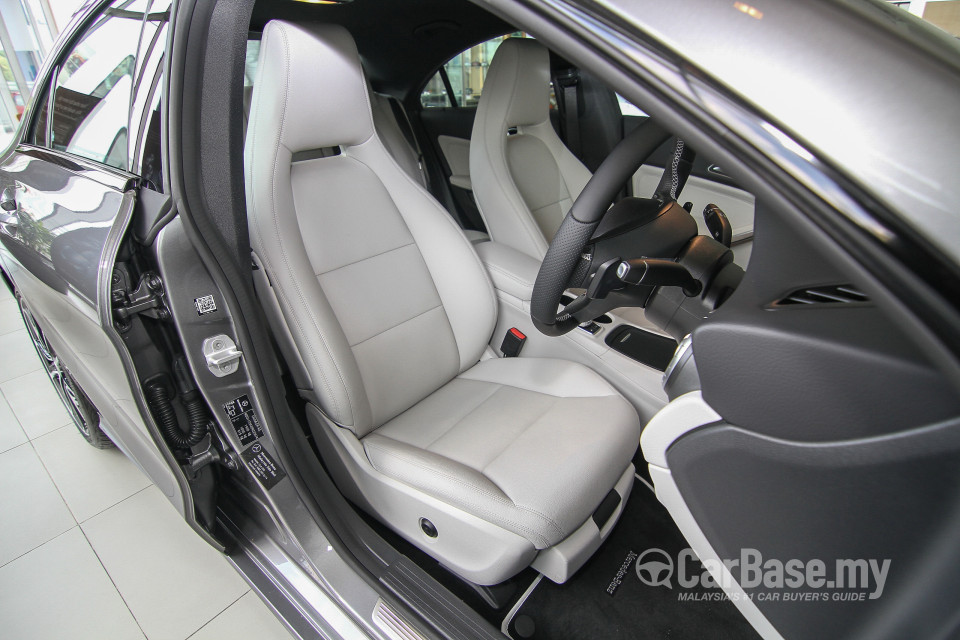 Mercedes-Benz CLA C117 (2014) Interior