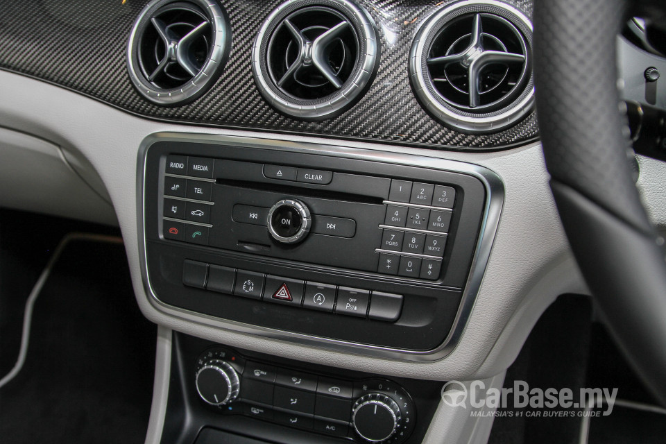 Mercedes-Benz CLA C117 (2014) Interior