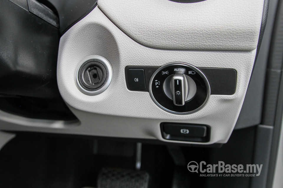 Mercedes-Benz CLA C117 (2014) Interior
