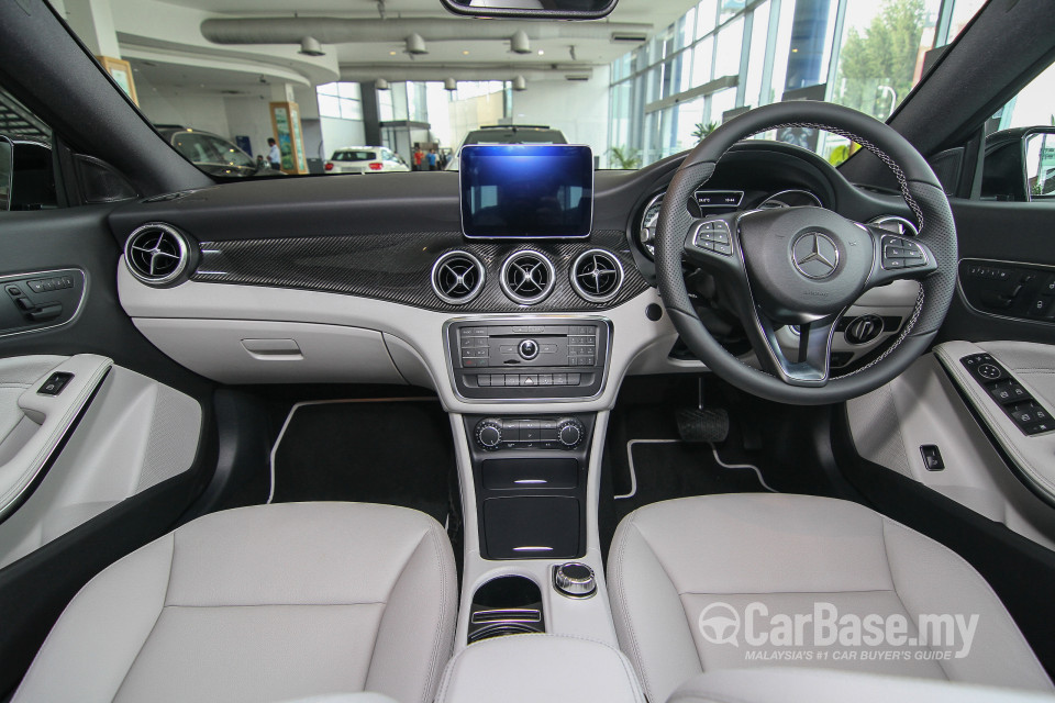 Mercedes-Benz CLA C117 (2014) Interior
