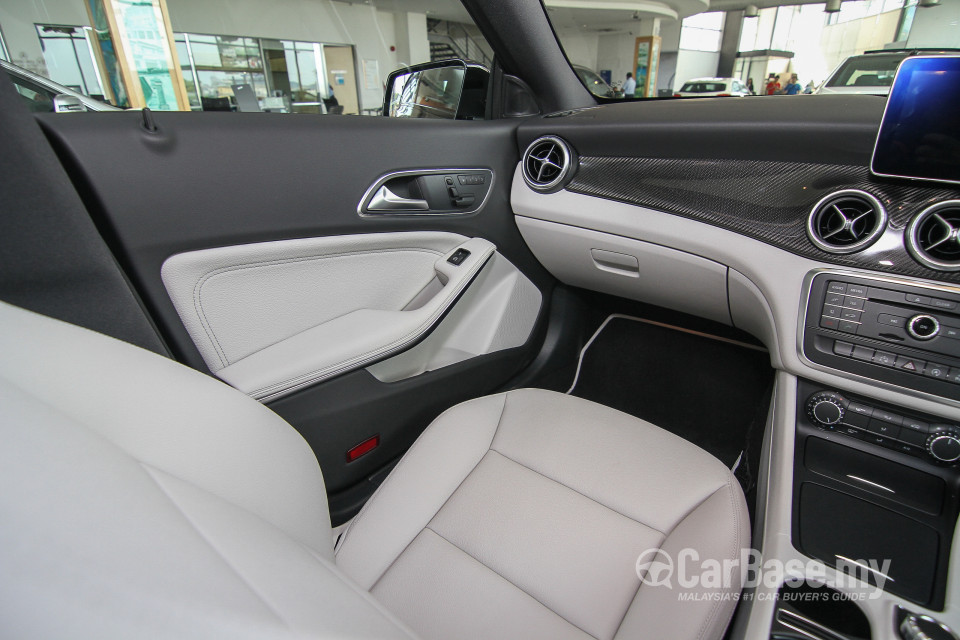 Mercedes-Benz CLA C117 (2014) Interior