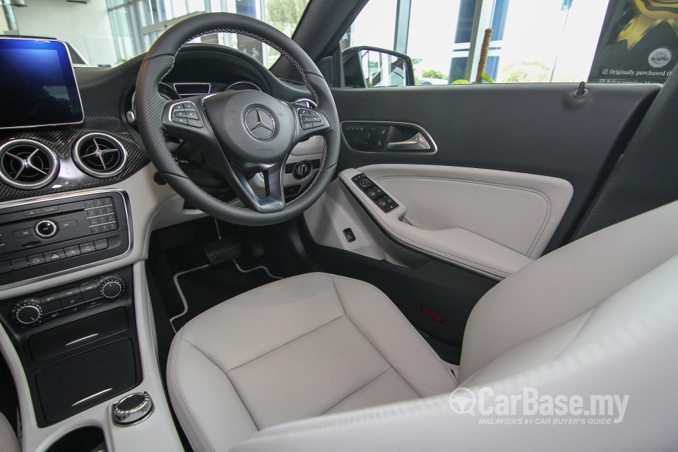 Mercedes-Benz CLA C117 (2014) Interior