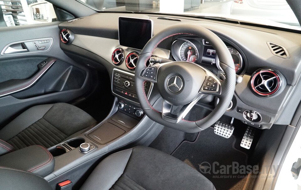 Mercedes-Benz CLS C257 (2018) Interior