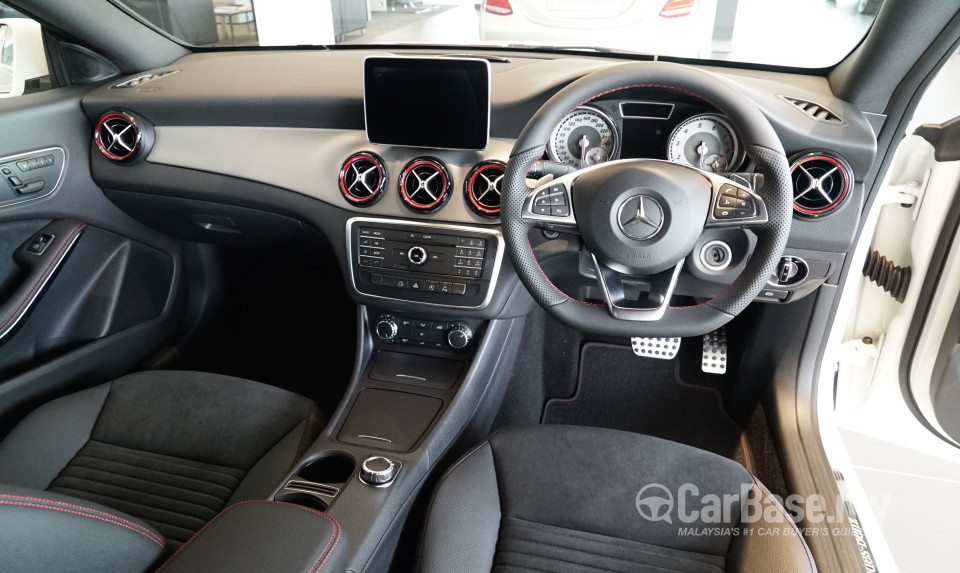 Mercedes-Benz CLA C117 (2014) Interior