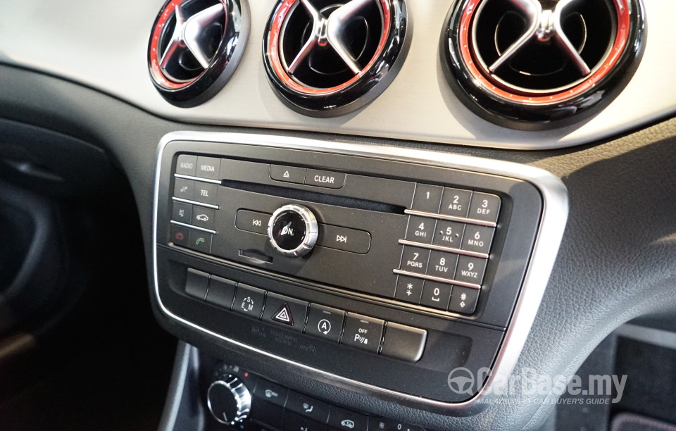 Mercedes-Benz CLA C117 (2014) Interior