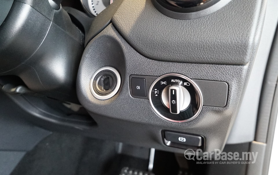 Mercedes-Benz CLA C117 (2014) Interior