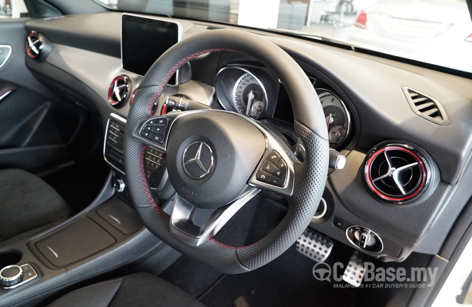 Mercedes-Benz CLA C117 (2014) Interior