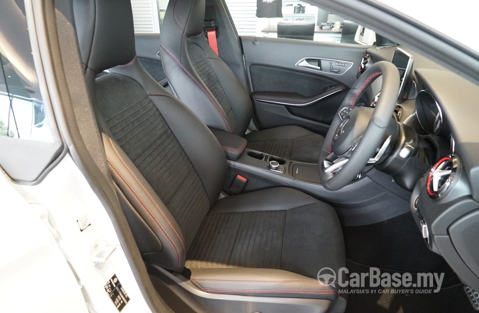 Mercedes-Benz CLA C117 (2014) Interior