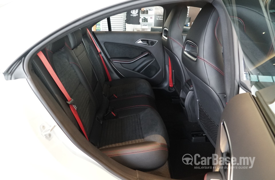 Mercedes-Benz CLA C117 (2014) Interior