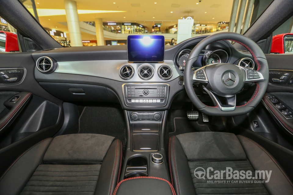 Mercedes-Benz CLA C117 Facelift (2016) Interior