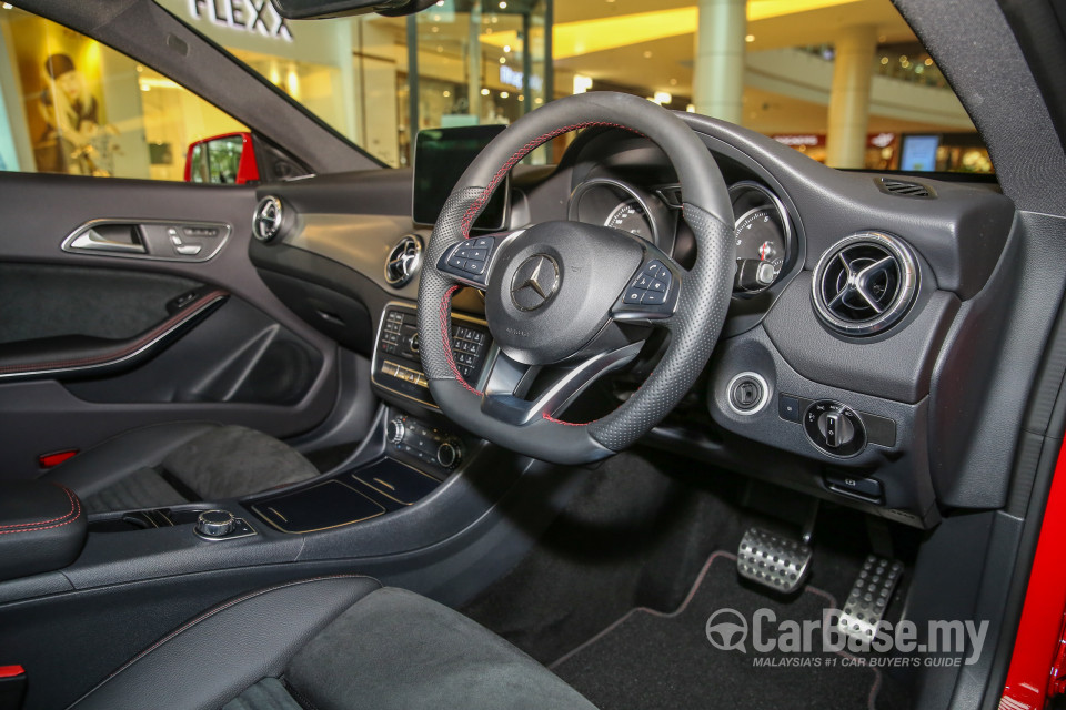 Mercedes-Benz CLA C117 Facelift (2016) Interior