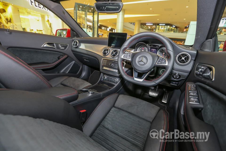 Mercedes-Benz CLA C117 Facelift (2016) Interior