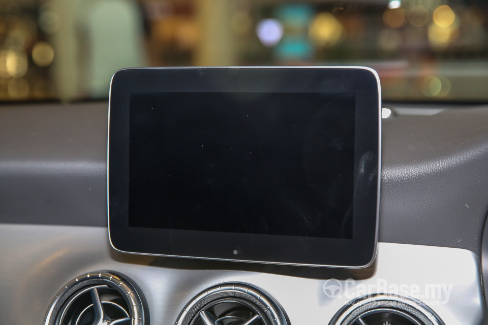 Mercedes-Benz CLA C117 Facelift (2016) Interior