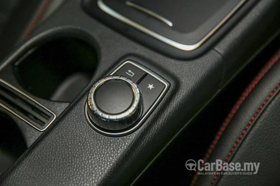 Mercedes-Benz CLA C117 Facelift (2016) Interior