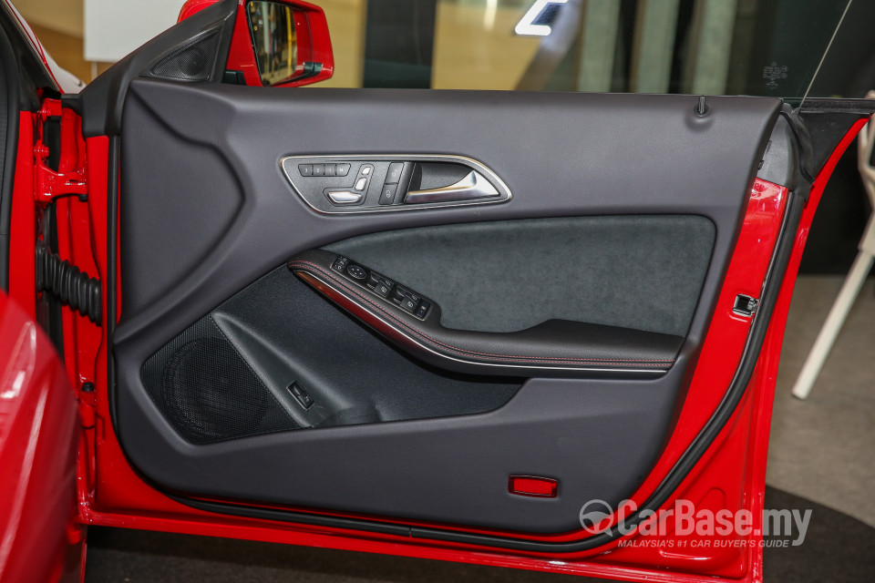 Mercedes-Benz CLA C117 Facelift (2016) Interior